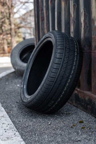 фото протектора и шины ULTRA ARZ5 Шина Arivo ULTRA ARZ5 235/45 R18 98W
