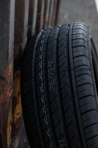 фото протектора и шины ULTRA ARZ5 Шина Arivo ULTRA ARZ5 235/45 R18 98W
