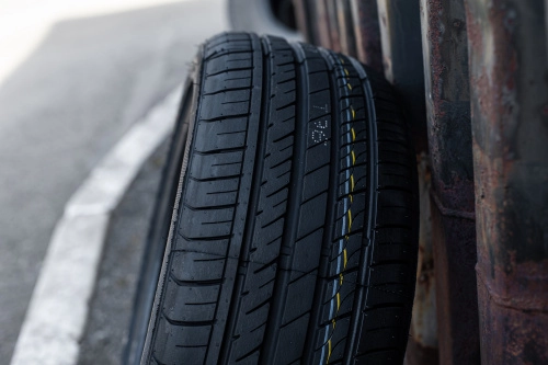 фото протектора и шины ULTRA ARZ5 Шина Arivo ULTRA ARZ5 235/45 R18 98W