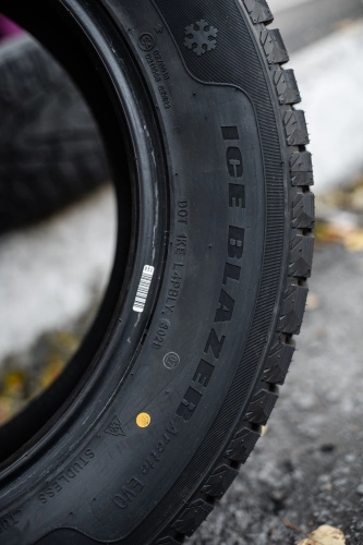 фото протектора и шины Ice Blazer Arctic EVO Шина Sailun Ice Blazer Arctic EVO 255/55 R20 110V