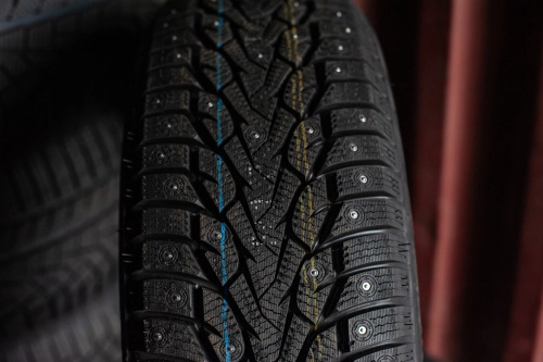 фото протектора и шины WINTERNOVA STUD III Шина ZMAX WINTERNOVA STUD III 225/70 R16 107T